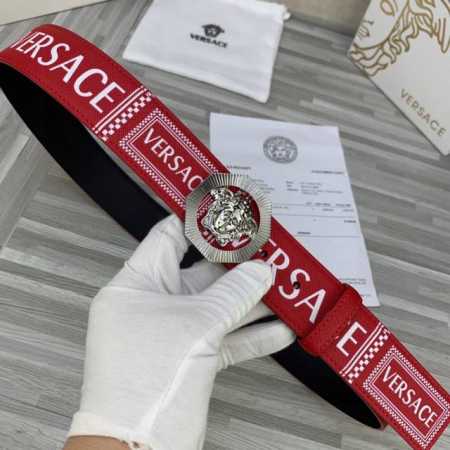 宽度4.0Cm Versace 範思哲 經典款十字紋印花 兩面頭層；此款腰帶配有醒目的美杜莎頭像搭扣，可為任何造型增添幾分立體雅致效果。 - 点击图像关闭