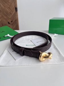 Bv 2025最新款女士编织腰带 纯手工Intreccio大格子编织 双面意大利小牛皮搭配绳结设计微复古金色搭扣 可活动皮环 皮带宽度2Cm 颜色: 咖啡色