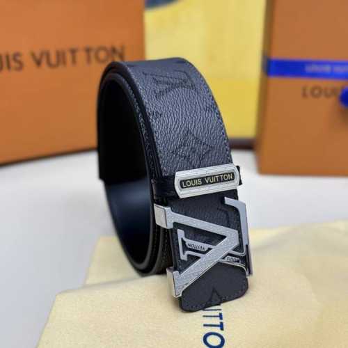 高端品质，实物拍摄 批 配全套包装 品牌：驴家最新款 扣头材质：精品实心钢扣 带身材质正面：40Mm宽度采用双面进口原版皮腰带 双面可用 。真空电镀五金扣头实物