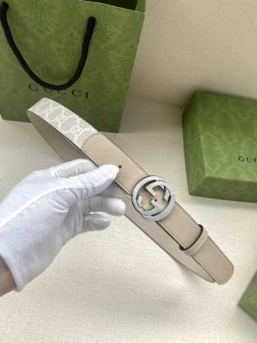 特 宽度3.0Cm Gucci Gg Supreme帆布是品牌的一款经典面料，经不同配色组合以及现代和经典设计演绎后，在古驰爱的进行曲 全新时装系列中大放异彩。