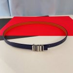 Loewe新款 小牛皮腰带，亮面Loewe五金扣。正面条形码设计，侧面立体字母Loeme ，宽1.5Cm。