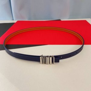 Loewe新款 小牛皮腰带，亮面Loewe五金扣。正面条形码设计，侧面立体字母Loeme ，宽1.5Cm。