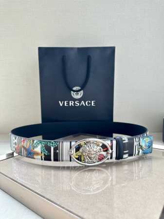 宽度4.0Cm Versace 范思哲 这款柔软鳄鱼皮饰带搭配一枚椭圆形美杜莎带扣。腰带饰有一枚金属圈环，宛如点睛之笔，本季标志性的Versace饰件点缀其上， - 点击图像关闭