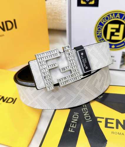 皮带：Fendi.芬迪..顶级原单复刻. 腰带：百分百头层牛皮，鳄鱼纹路，均匀细腻保证真皮。双层Ff水晶镶嵌黑白钻石24K纯钢扣材质，永不掉色进口小牛皮正反双面