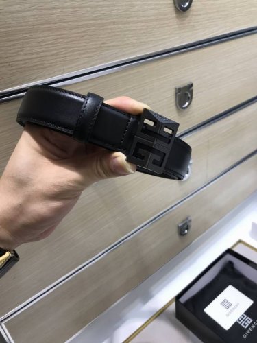配送专柜包装 打孔针 宽30Mm，原单进口小牛皮 头层牛皮，搭配原单钌钯电镀Gg扣，手感.油边近乎完美，原产皮料定制，质感无可挑剔，出众的细节，高清实拍，货真价