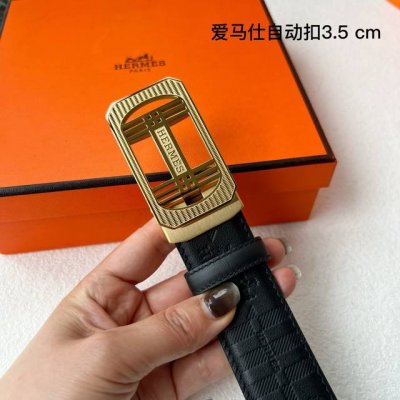特 品牌： 爱马仕 新款进口小牛皮，手感细腻柔软。搭配纯钢自动精品钢扣，男士必备！宽度：3.5Cm