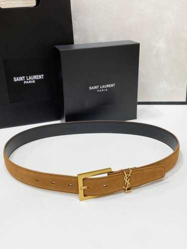 特 Salnt.Laurent.Paris. Le Cassandre粒面羊皮革腰带 腰带搭配可调节加长方扣和le Cassandre环扣。镌刻圣罗兰 Pari