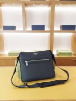 Prada 普拉达 官网同步 高版本 斜挎单肩背包 永恒不过时的标志性产品 纯原单小牛皮 顶级五金制作 非市面普通版本 贸易公司订单货 全部实拍 实用性非常高