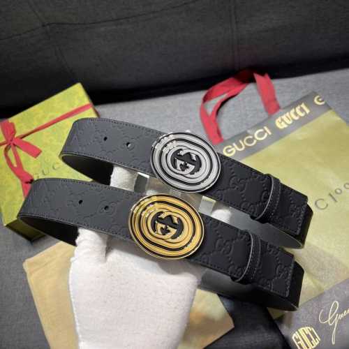 古奇 宽4.0Cm 新款 各式百搭单品继续为Gucci 早春系列添姿加彩。这款黑色腰带以Gg橡胶效果皮革匠心打造，配以方形腰带扣，为日常造型注入别样魅力