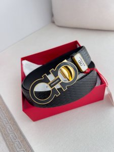 品名：菲拉格慕.Ferrgamo腰带 皮带 原单 型号：挂扣，纯铜材质经典挂扣，实物拍摄，头层牛皮 材料：百分百头层牛皮，保证真皮。纯铜材质，真空电镀永不掉色，