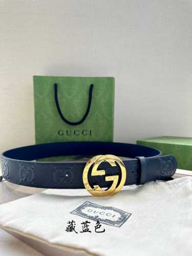 宽度4.0 Gucci 历史细节和现代元素是Gucci最新系列的特点。历史的花押字硬件致敬品牌的创始人Guccio Gucci。这款腰带采用黑色皮革精制而成，饰