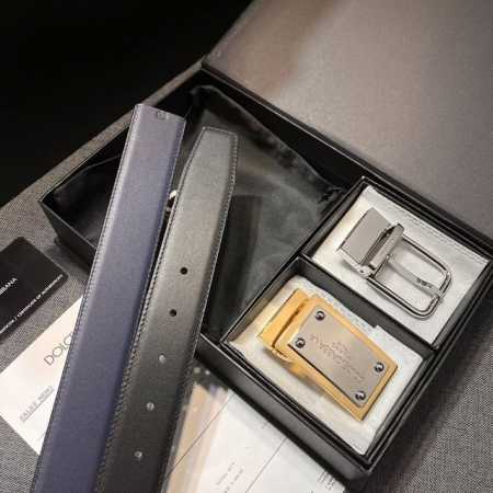 Dg宽3.5Cm Dolce&Gabbana 新款 搭配双扣头，轮换用，时尚商务同时兼顾，搭配可双面使用腰带，五金采用钌电镀 Dg 交叉造型徽标搭扣 - 点击图像关闭