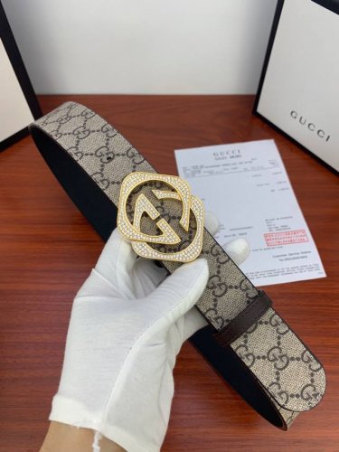 宽度4.0Cm Gucci 經典款G家花面带身頭層皮底；搭配原單镶钻鋼扣採用精挑細選進口頂級牛皮，手感柔軟細膩！做工精緻商務既有時尚