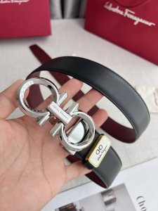 品名：菲拉格慕.Ferrgamo原单 型号：挂扣，原版经典斜边挂扣，实物拍摄，头层牛皮 材料：百分百头层牛皮，保证真皮。双面可用专柜同等质量，经典头层牛皮双面平