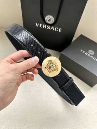 宽度4.0Cm Versaec 范思哲 此款时尚腰带由柔软的小牛皮革制成，饰有立体美杜莎原单钢扣 五金采用真空电镀 。 - 点击图像关闭