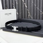 牛皮革 牛皮革衬里 中腰 银色饰面 宽度：1英寸 2.5厘米 Triomphe配领扣搭扣 编号：45Ak93Att.18Cs