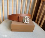 新款 Burberry 巴宝莉专柜同步上新 双面两用的意大利制腰带 精选光滑皮革皮革制成 配原单旋转扣头 宽:4.0Cm 经典商务腰带休闲男士首选 大气而时尚
