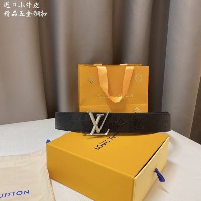 Lv路易威登 官网同步 宽度4.0Cm 精品扣 搭配设计 用了精品电镀五金 工艺精湛 双面进口小牛皮
