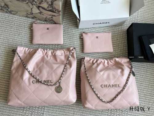 Chanel 垃圾袋 22手袋正品皮限定色粉色 皮质细腻有光泽，既柔软又耐磨，两者兼具 简简单单的外观却藏着不少设计师的高级设计，镂空的 Chanel Logo