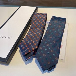 G家专柜新款 Gg标识印花领带 男士领带，稀有采用经典小G Logo提花展现精湛手工与时尚优雅的理想选择，这款领带将标志性完美的结合，以时尚搭配手法演绎的更显雅