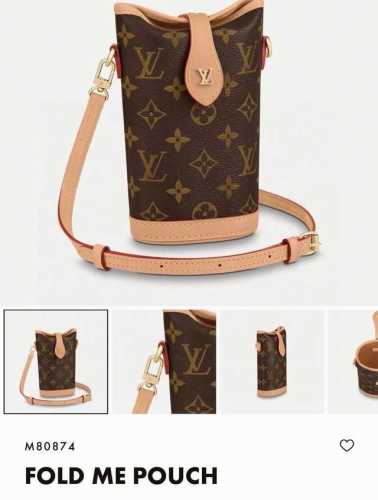 Lv薯条斜挎手机包Mini包包 M80874 Louis Vuitton 路易威登Fold Me 斜挎包此款Fold Me 包以Monogram 帆布和牛皮革打