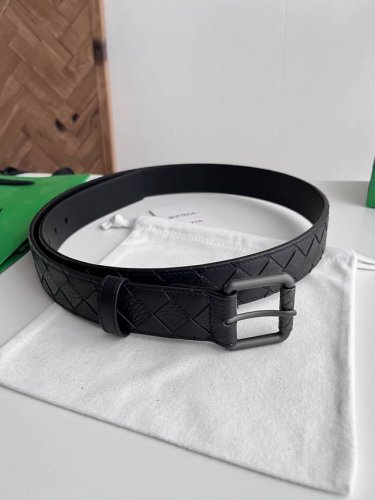 Bv 2026最新款男士编织腰带 纯手工Intreccio大格子编织 意大利荔枝纹小牛皮拼原厂荔枝纹牛皮 扁孔设计 搭配真空枪色带格纹滚轮针扣 可活动皮圈 宽度