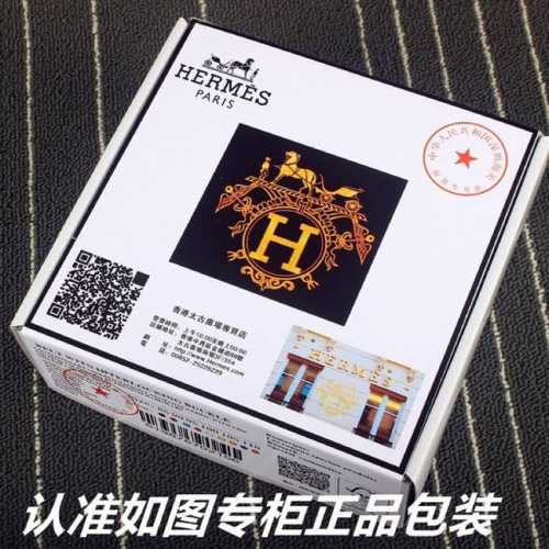 品名：爱玛仕.Her..Mes原单 型号：认准如图专柜包装，赠送打孔器 材料：百分百头层牛皮皮带，24K纯钢扣中间带Logo字母保证真皮。双面可用。专柜同等质量