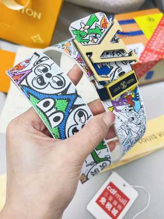 皮带：Lv..路易..顶级原单复刻. 腰带：百分百头层牛皮，保证真皮。24K三层镂空镜面彩色边框纯钢扣涂鸦彩绘艺术双面可用专柜同等质量， 送人自用首选 包装： - 点击图像关闭