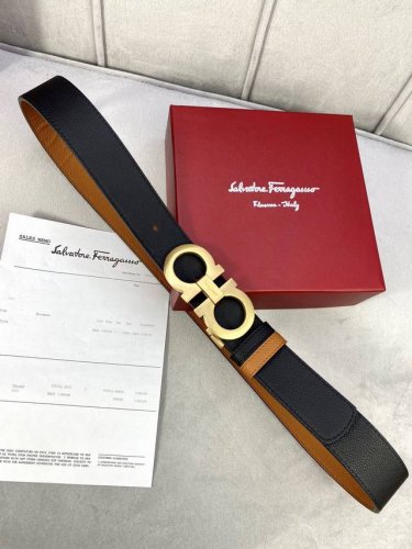 特 宽度3.5cm Ferragamo 菲拉格慕 两面手掌纹双面头层牛皮皮带，配有金 白 枪色金属Gancio双扣。该皮带可调节，且能根据需要剪裁，达到修身效果