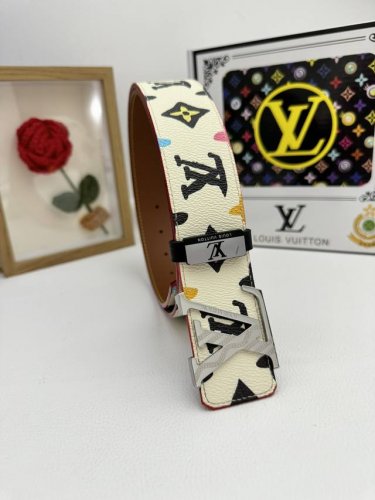 品名：LV..路易..威登原单 材质：原单牛皮腰带 百分百头层牛皮腰带保证真皮，24K纯钢扣，专柜原单品质、做工精细，时尚大牌，送人自用首选 包装： 请认准如图