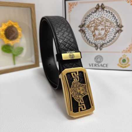 品名：Versace.范思哲 材质：原单牛皮腰带 百分百头层牛皮腰带保证真皮，24K纯钢扣，专柜原单品质、做工精细，时尚大牌，送人自用首选 包装： 请认准如图专 - 点击图像关闭
