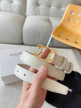赛琳 Celine 女士腰带 以其经典的设计和卓越的品质 成为时尚界的永恒之选 Triomphe凯旋门系列 金色的凯旋门落空五金搭配光滑的牛皮革 散发着时尚而高 - 点击图像关闭