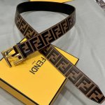 Fendi 芬迪 男士皮带 宽38Mm 标志造型宽皮带。原版针扣，进口原版小牛皮制成。印有浮雕黑ff 图案。镀金表面金属制品，品质保证。
