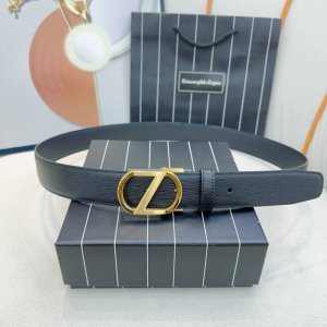 特 品牌： 杰尼亚 新款进口小牛皮，手感细腻柔软。搭配纯钢精品钢扣，男士必备！宽度：3.4cm
