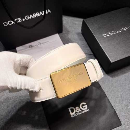 特 Dg 宽4.0Cm Dolce Gabbana 杜嘉班纳 光面小牛皮白色腰带。搭配钌电镀 Dg 交叉造型徽标搭扣