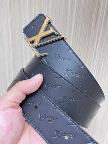 特 4.0当季新款 一面进口小牛皮 一面进口帆布印花 可双面用 搭配精品扣头 实物实拍