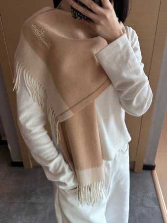 家属福利来了！！Lv 高端重磅围巾！ 怒赞推荐，激动~！！下手绝对要快，同工艺难度大，超级无敌软糯 我们这个价格P真的无敌超值！亲妈价格P回馈~面料大爱，双面的 - 点击图像关闭