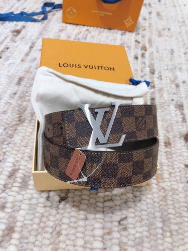 配全套包装礼盒 Louis Vitton 原单实拍 4.0Cm男款 精细打磨钢扣 原版开料 带身双面设计