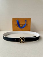 特 本款 3.0宽Lv Initiales 双面腰带以柔软粒面牛皮革演绎经典设计 压经典老花 可为任意造型注入优雅格调 一面皮革 金属件 Lv Initiale