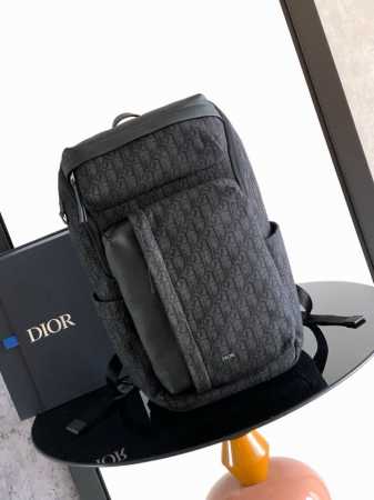 正品开模 市场最高版本 这款 Rider Soft 拉链双肩是二零二五秋季系列新品，兼具时尚设计与实用功能。采用黑色 Oblique 印花面料等材质精心制作，饰 - 点击图像关闭