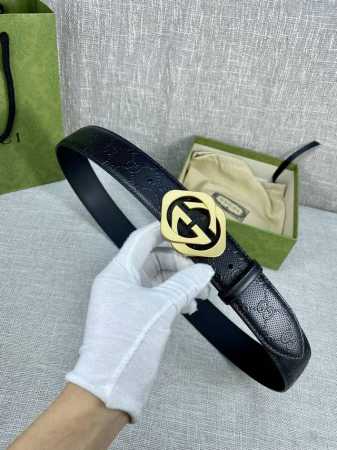 宽度4.0Cm 搭配原版皮带扣 、腰带以采用热压印技术的gucci Signature皮革精制而成，触感厚实，印花图案清晰分明带身点孔细节，反射gucci Si - 点击图像关闭