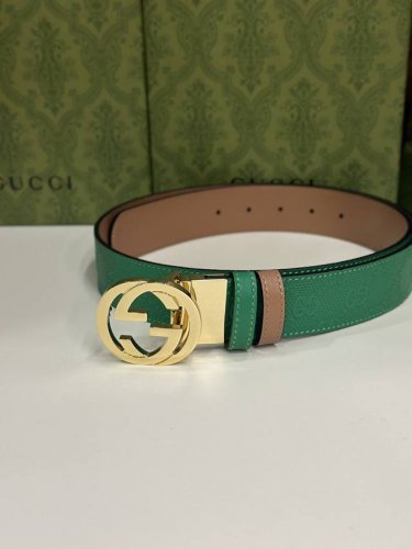 Gucc 1 最新配色 宽度3.7Cm 可以双面使用 旋转五金即可替用腰带颜色 双面进口牛皮 手感极致完美 走线工整 可自行裁剪 实体必选单品