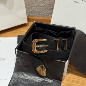 Western 中号25毫米皮带 这款采用麂皮牛皮革 牛皮革衬里，中腰，金色饰面，西部风格搭扣，2个金属环扣1个金属尖头装饰，第一个圆环底部镌刻品牌标识. 宽度