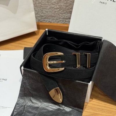 Western 中号25毫米皮带 这款采用麂皮牛皮革 牛皮革衬里，中腰，金色饰面，西部风格搭扣，2个金属环扣1个金属尖头装饰，第一个圆环底部镌刻品牌标识. 宽度