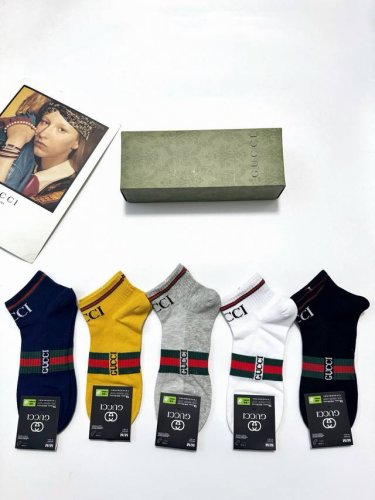 配包装 一盒5双 男士福利！ Gucci 古琦 经典字母Logo 纯棉短袜 ，Ins超火爆空调袜，纯棉面料，潮人必备 ，经典配色 个性时尚百搭款，你值得拥有哦