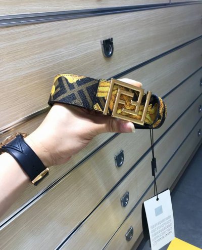 配送专柜包装 打孔针 特批 新款 Fd 宽40Mm 标志造型宽皮带，联名钉扣式带扣，范家原版进3D打印花绘 印有浮雕间色Ff 图案，支持Nfc 芯片 ，镀金表面