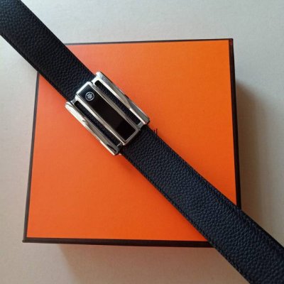 品牌:万宝龙 价格:特 尺寸:带宽34Mm 正品尺寸 五金材质:专柜精品扣，真空电镀，工艺精细 带身材质:天然头层牛皮.质感十足