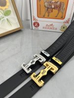 品名：Versace.范思哲 自动带 材质：原单牛皮腰带 百分百头层牛皮腰带保证真皮，24K纯钢扣，专柜原单品质、做工精细，时尚大牌，送人自用首选 包装： 请认