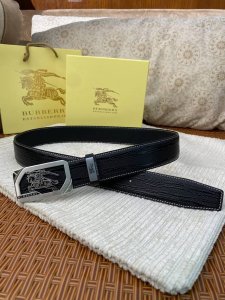 品名：巴宝莉C原单 材质：原单牛皮腰带 百分百头层牛皮腰带保证真皮，24K纯钢扣，专柜原单品质、做工精细，时尚大牌，送人自用首选 包装： 请认准如图专柜包装赠送