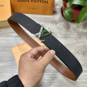 Lv.路易威登 宽40Mm双面原版小牛皮 搭配单钌钯电镀扣 完美的手感.油边 出众的设计.风格 高贵奢华 时尚大方 高清实拍 货真价实 品质保证 双面用